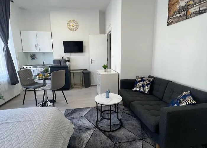 Spacious Studio 10 Mins To Metro 1 Min To The Bus