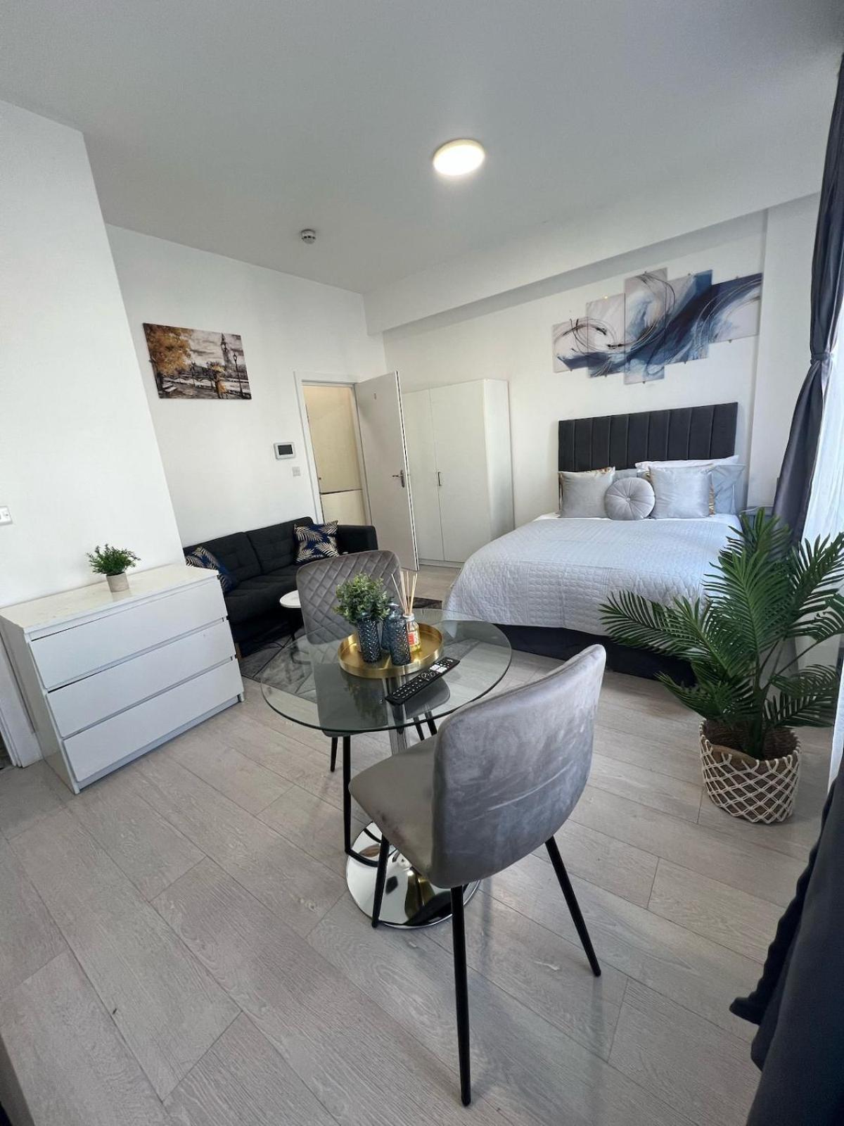 Appartement Spacious 10 Mins To Metro 1 Min To The Bus *